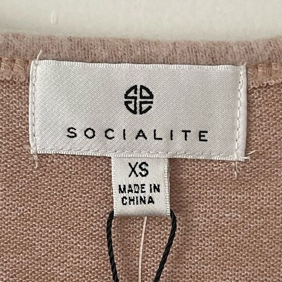 Socialite Split Neck Fleece Top - Picture 3 of 4